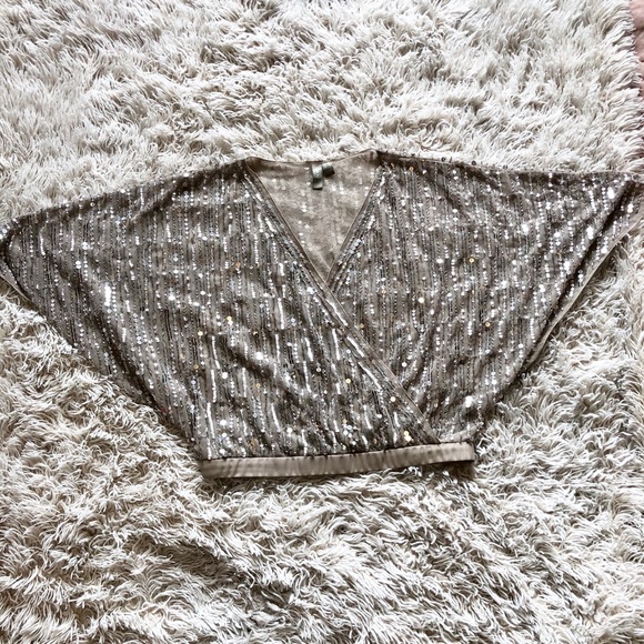 Silver sequined angel sleeve crop top - Picture 5 of 7